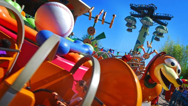 Slinky Dog Zigzag Spin Race en Toy Story Play Land de Disneyland Paris