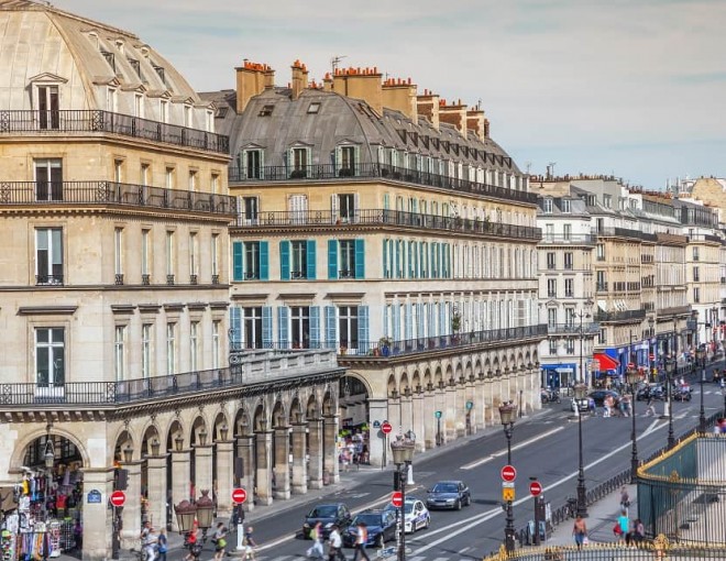 Vista de la esquina de la calle Marengo con la calle Rivoli en el centro de París