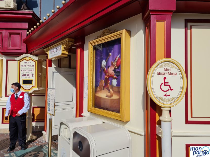 Acceso PMR a un teatro en Disneyland Paris