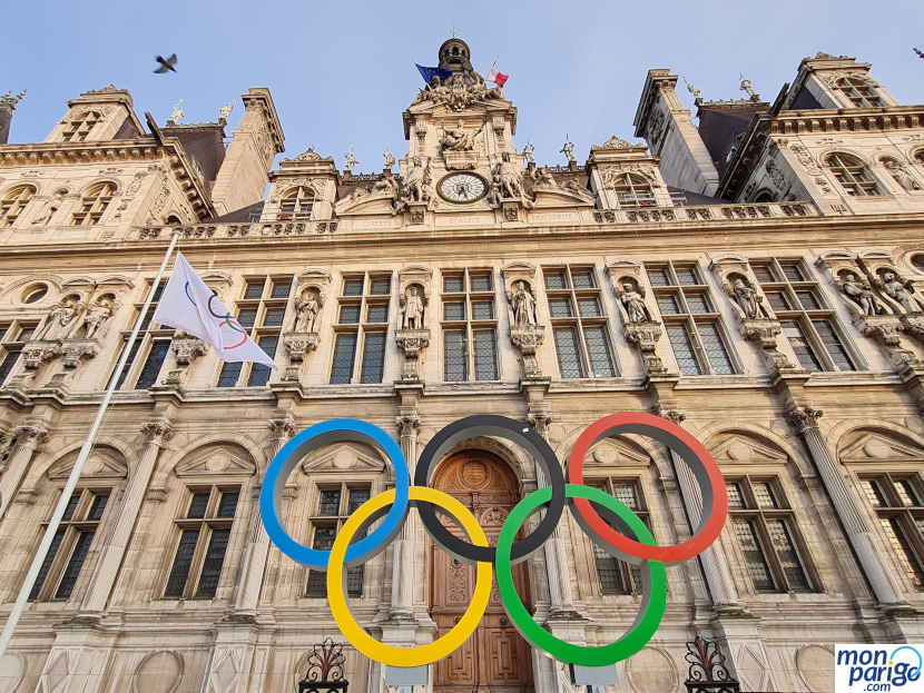 Anillos olímpicos instalados en París - Juegos Olímpicos de 2024