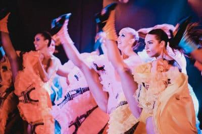 Baile cancán en el cabaret Paradis Latin