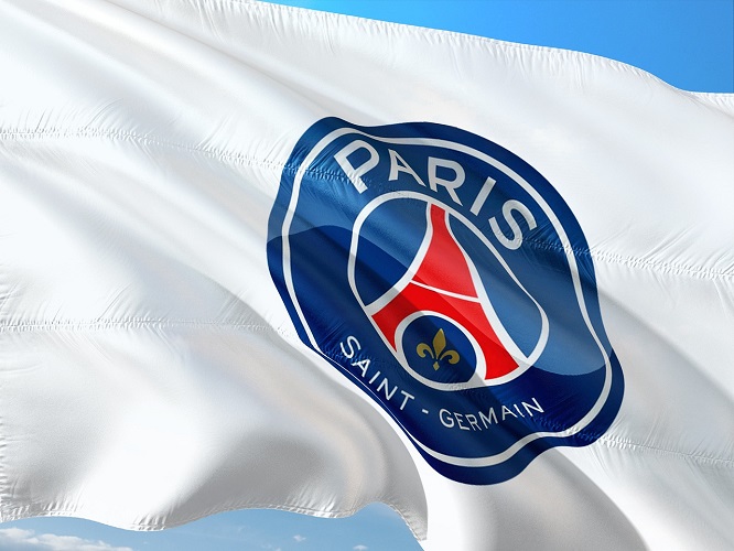 Bandera del club de fútbol Paris Saint-Germain ondeando