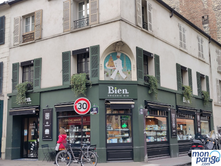 Puerta y escaparate de la tienda Bien sin gluten en París