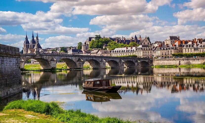 Pueblo de Blois en el valle del Loira