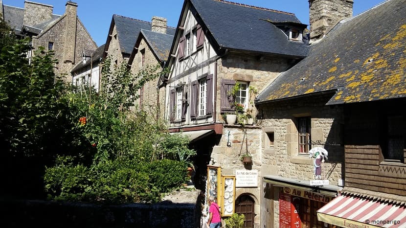 Calle del pueblo del Mont-Saint-Michel - Monparigo