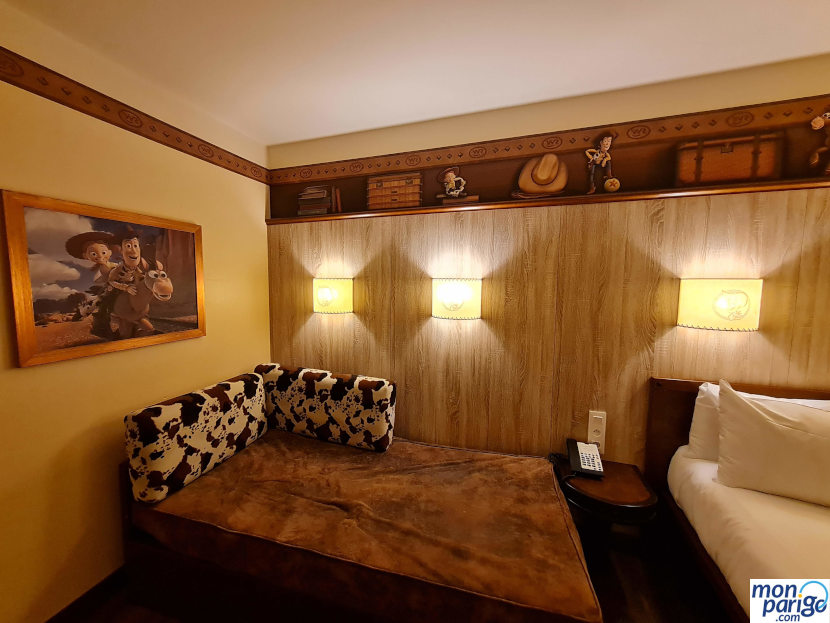 Cama nido en las habitaciones del hotel Cheyenne de Disneyland Paris