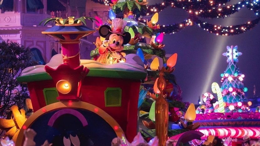 Mickey en el desfile de Navidad en Disneyland Paris