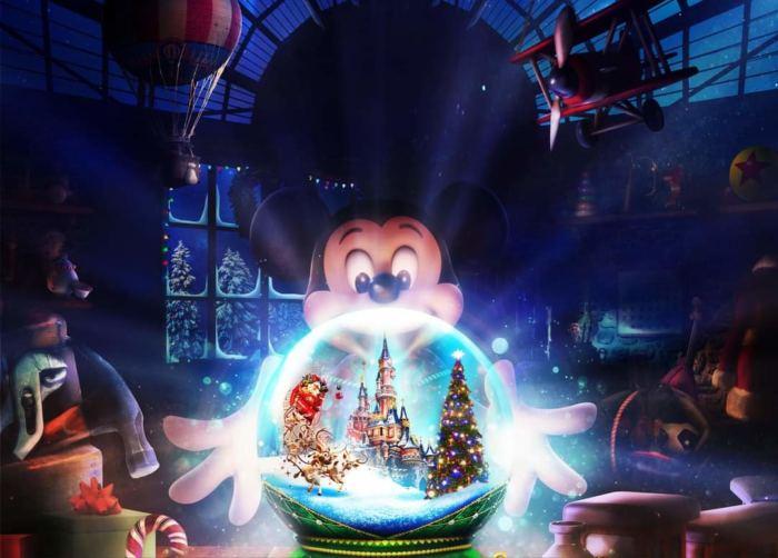 Cartel de la temporada más mágica del año en Disneyland Paris