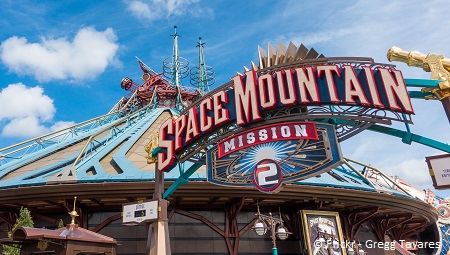 Letrero de Space Mountain: Misión 2 de Disneyland Paris