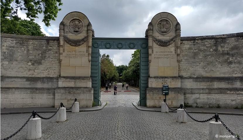 Acceso principal del cementerio del Père Lachaise de París