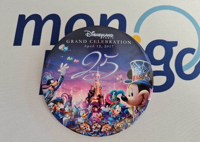 Chapa del 25 aniversario de Disneyland Paris