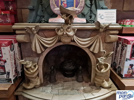 Chimenea de la tienda La Boutique du Château de Disneyland Paris