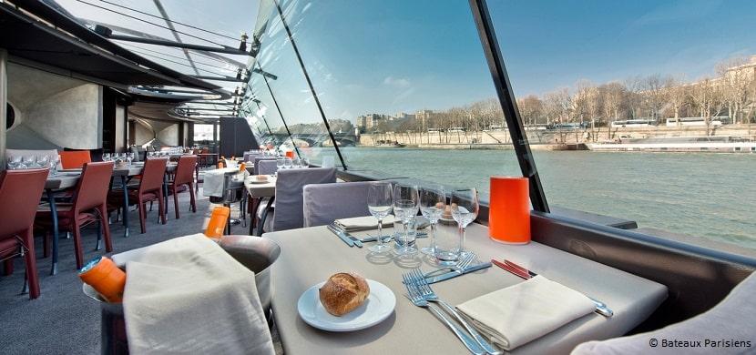Almuerzo en un crucero por el Sena
