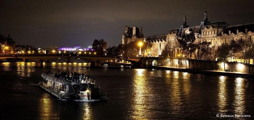 Crucero turístico nocturno por París
