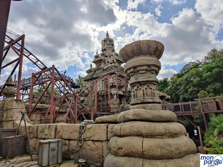 Decorado e inspiración de la atracción de Indiana Jones en Disneyland Paris