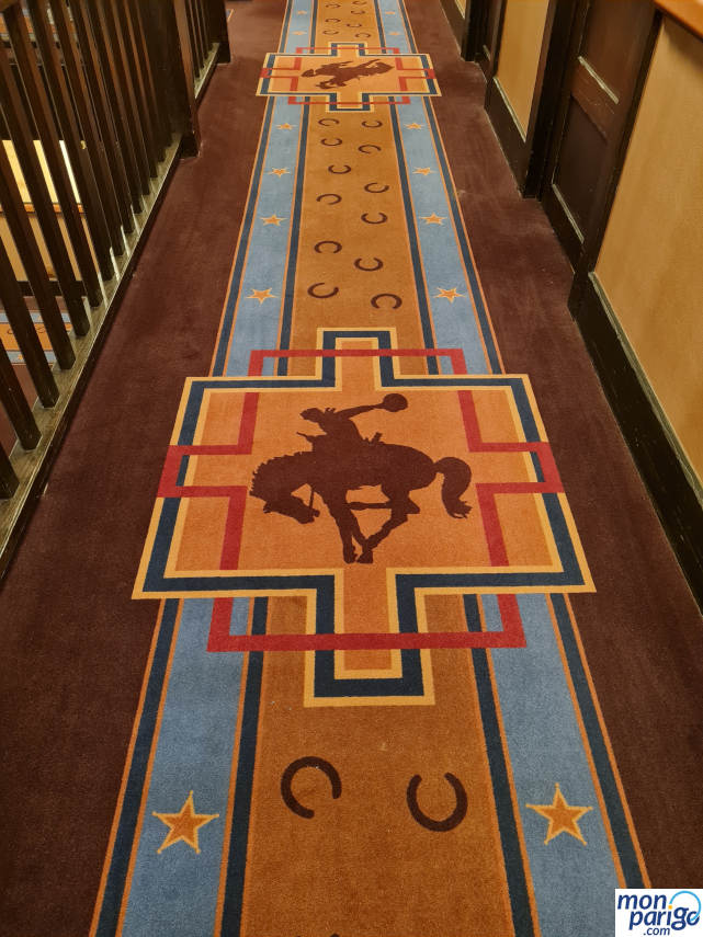 Dibujo de las alfombras en el hotel Cheyenne de Disneyland Paris