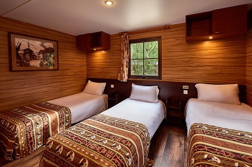 Dormitorio de la cabaña/bungalow del hotel Davy Crockett Ranch de Disneyland Paris