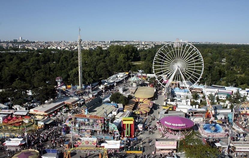 Vista aérea de la feria de atracciones de París