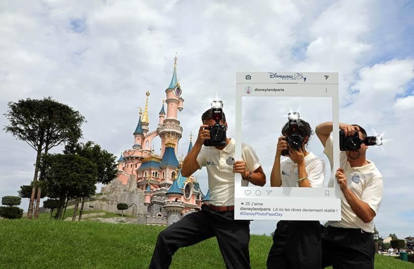 Fotógrafos con cámaras profesionales en Disneyland Paris