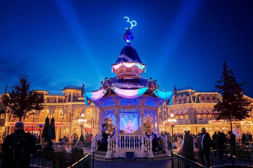 Gazebo de Disneyland Paris decorado para el 30º aniversario
