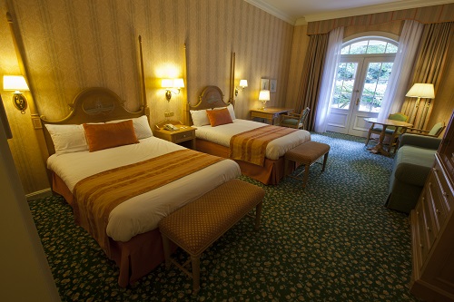 Habitación con dos camas en el Disneyland Hotel
