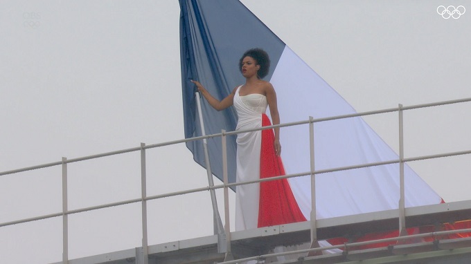 Canto del himno de Francia en la escena de Fraternidad - Ceremonia apertura Juegos Olímpicos de París 2024