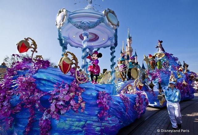 Carroza con Mickey en la cabalgata de Disneyland Paris
