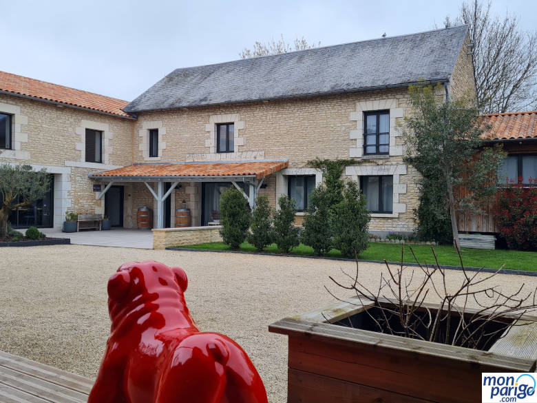 Casa de piedra en un entorno rural del Hotel Bellefois cerca de Poitiers en Francia