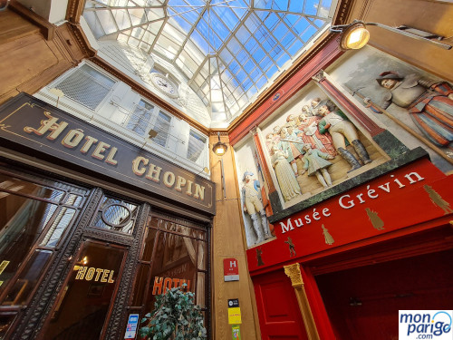 Hotel Chopin y Musée Grévin del Passage Jouffroy de París - Monparigo.