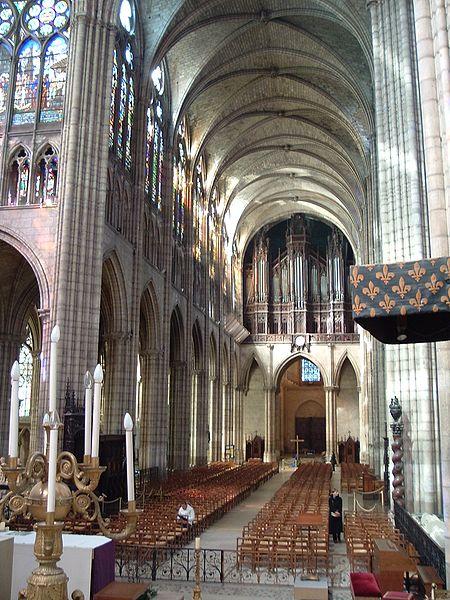 Interior de la basílica de Saint-Denis