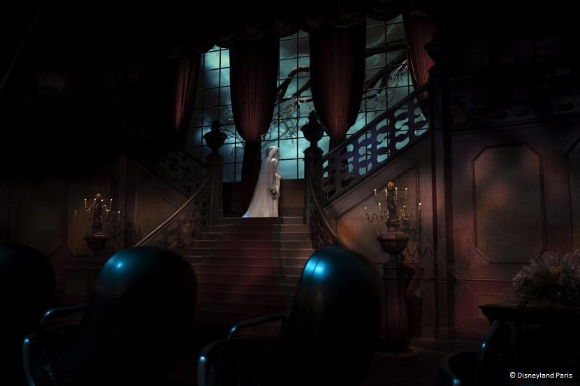 Sala en el interior de Phantom Manor en Disneyland Paris