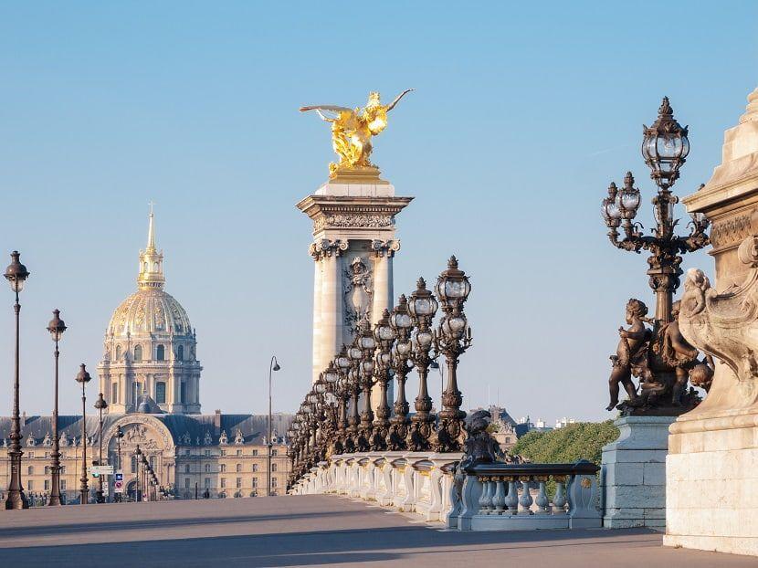Palacio Nacional de los Inválidos en París visto desde el puente Alejandro III