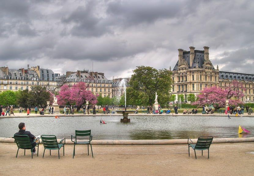 Vistas del museo desde los jardines de París