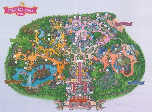 Mapa oficial del Parque Disneyland con atracciones, restaurantes, tiendas y ruta de cabalgatas.