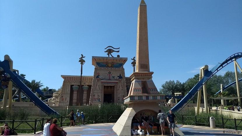 Atracción Oziris en el mundo de Egipto del parque Astérix