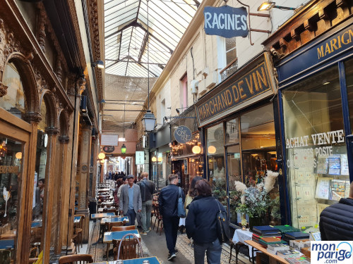 Comercio y hostelería del Passage des Panoramas de París - Monparigo.