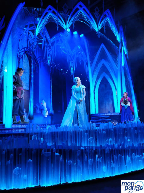 Elsa en el espectáculo de Frozen en Disneyland Paris