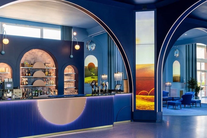 Barra del bar del Grand Magic Hotel de Disneyland Paris