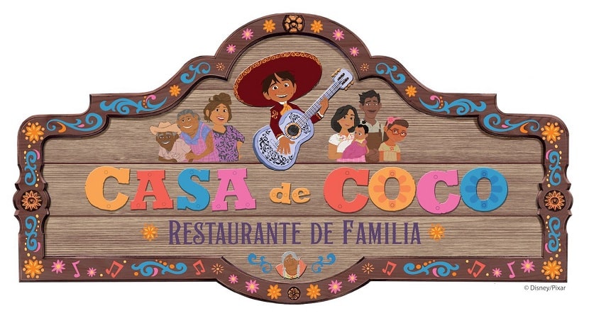 Casa de Coco Restaurante de familia con mariachi mexicano con una guitarra