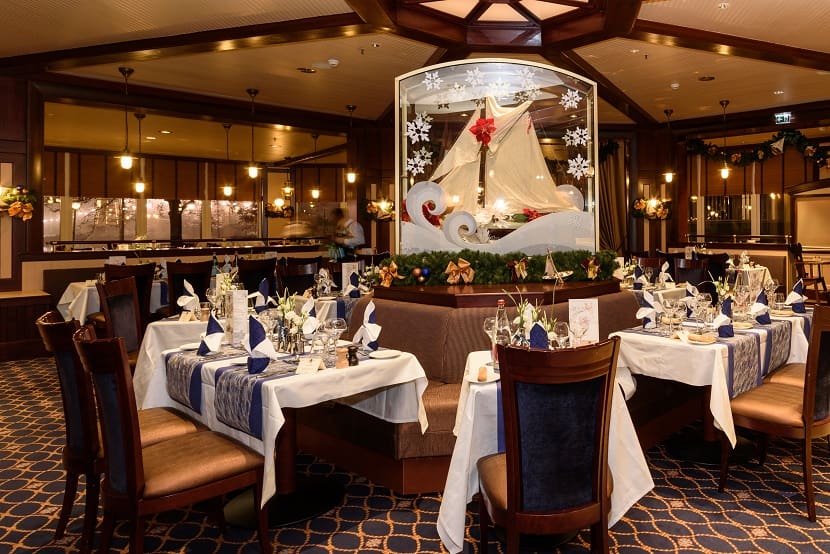 Restaurante Yacht Club del hotel Newport Bay Club