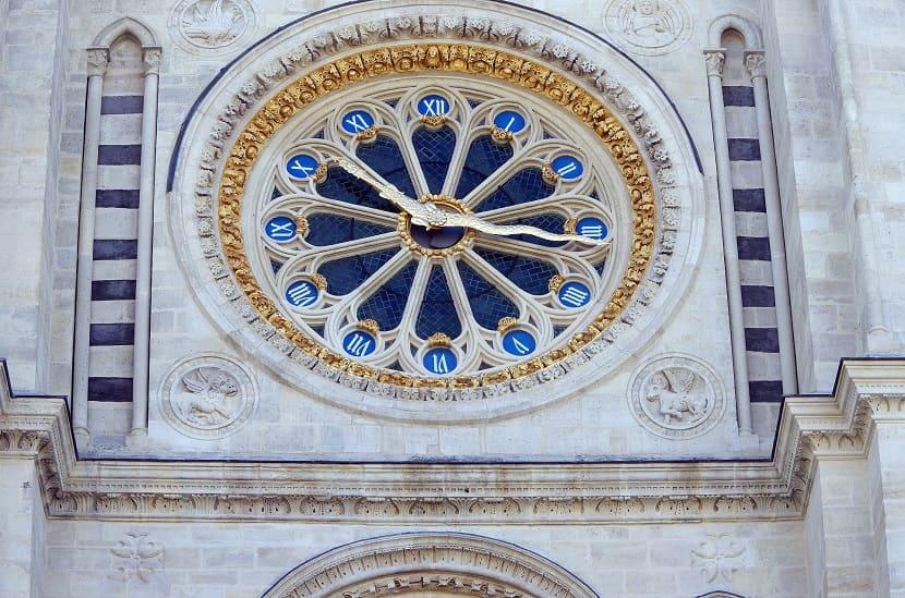 Rosetón en la basílica de Saint-Denis