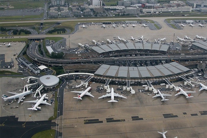 Aviones en los fingers de la Terminal 2 del aeropuerto de Paris-Charles de Gaulle