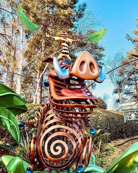 Timón y Pumba en los jardines mágicos de Disneyland Paris