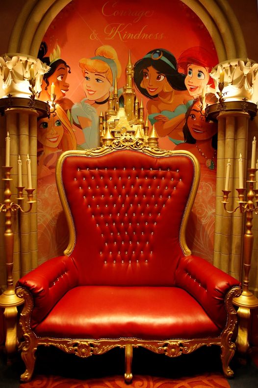 Silla trono de princesa en el Pavillon des Princesses de Disneyland Paris
