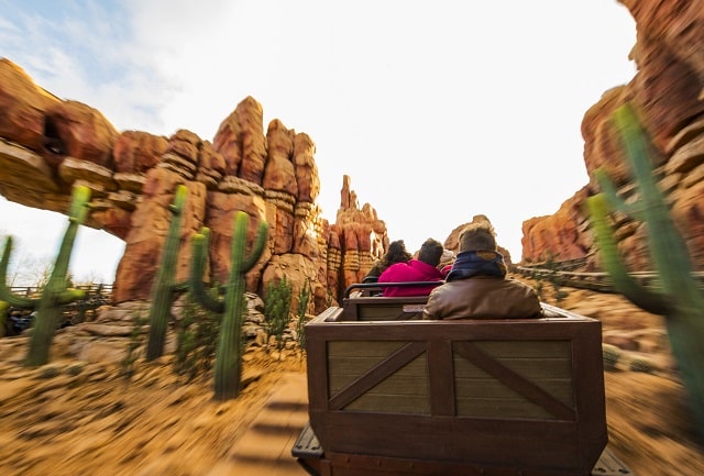 Vagones de la principal atracción de Frontierland en Disneyland Paris