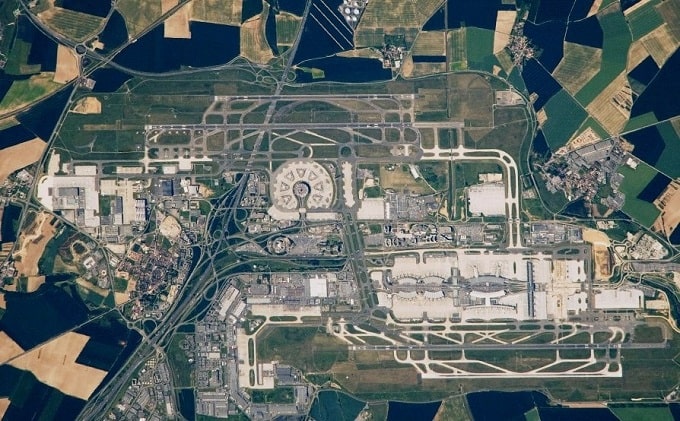 Imagen Google Earth de las terminales y pistas del aeropuerto de Paris-Charles de Gaulle