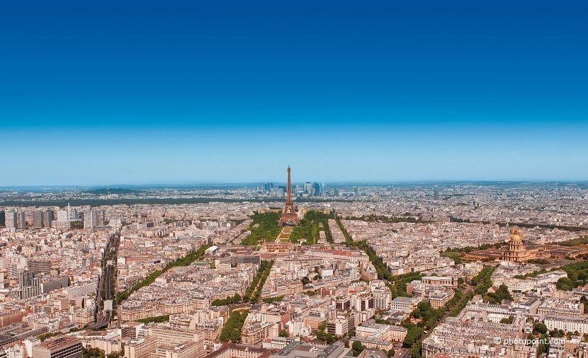 Vista de la torre Eiffel y el resto de la ciudad desde la torre Montparnasse